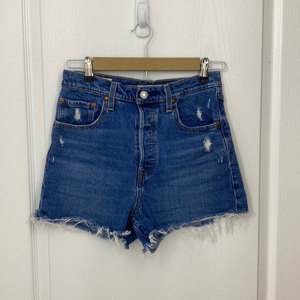 Levi’s Ribcage Shorts